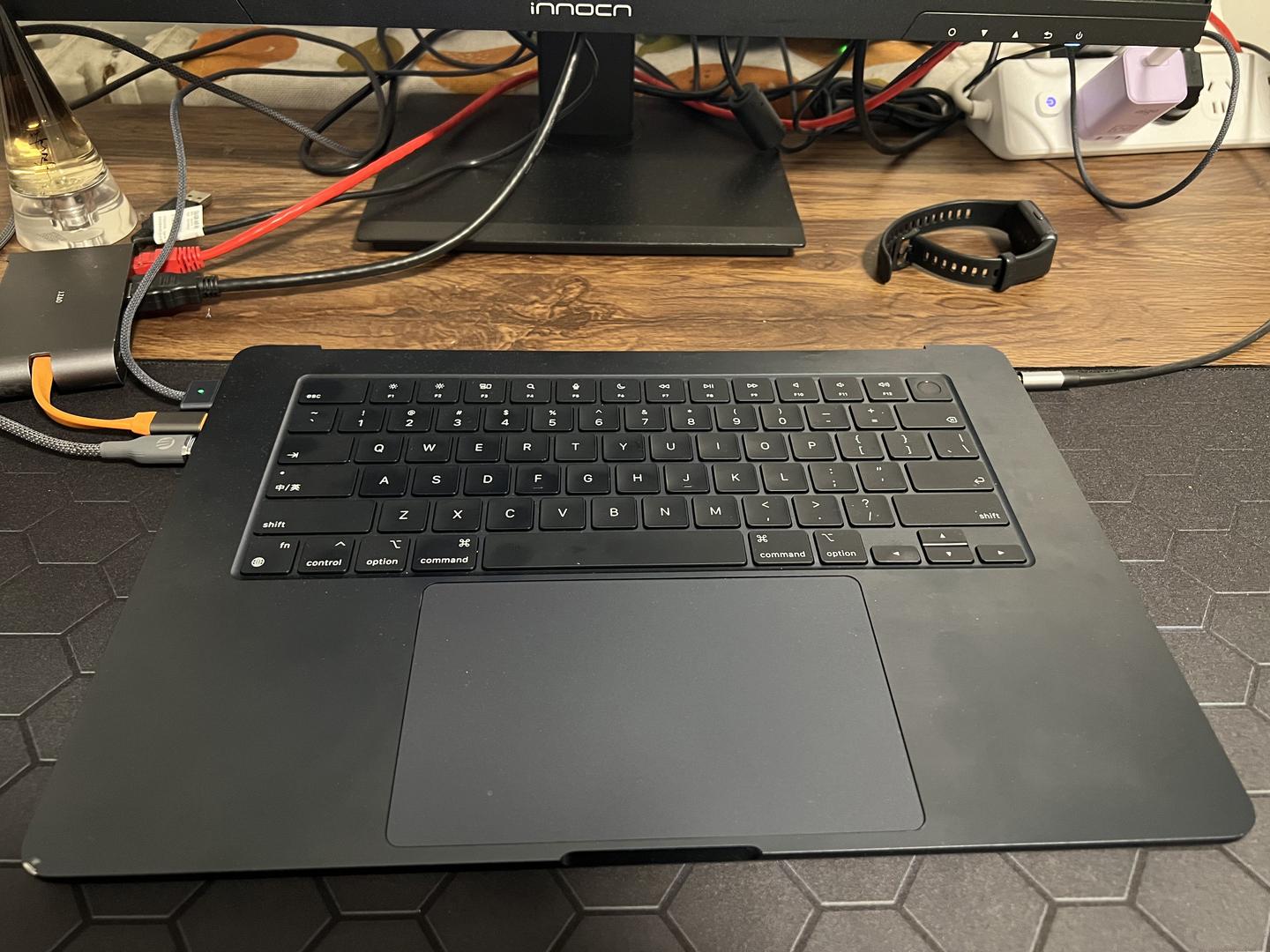 中登垃圾佬的桌面【1】MacBook Air M3 15寸无头骑士