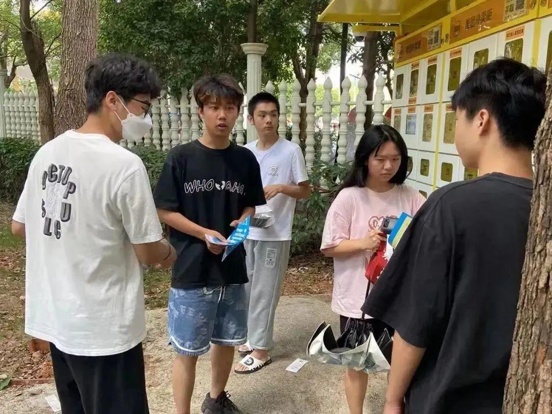 重庆杨站长校园创业6年敢闯敢拼拓展10个校区搭建数字化校园打造校园