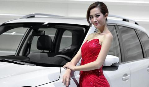 偷喝卡布奇诺的猫