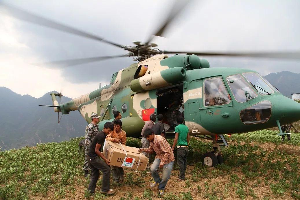 神鹰天降永做人民吉祥鸟