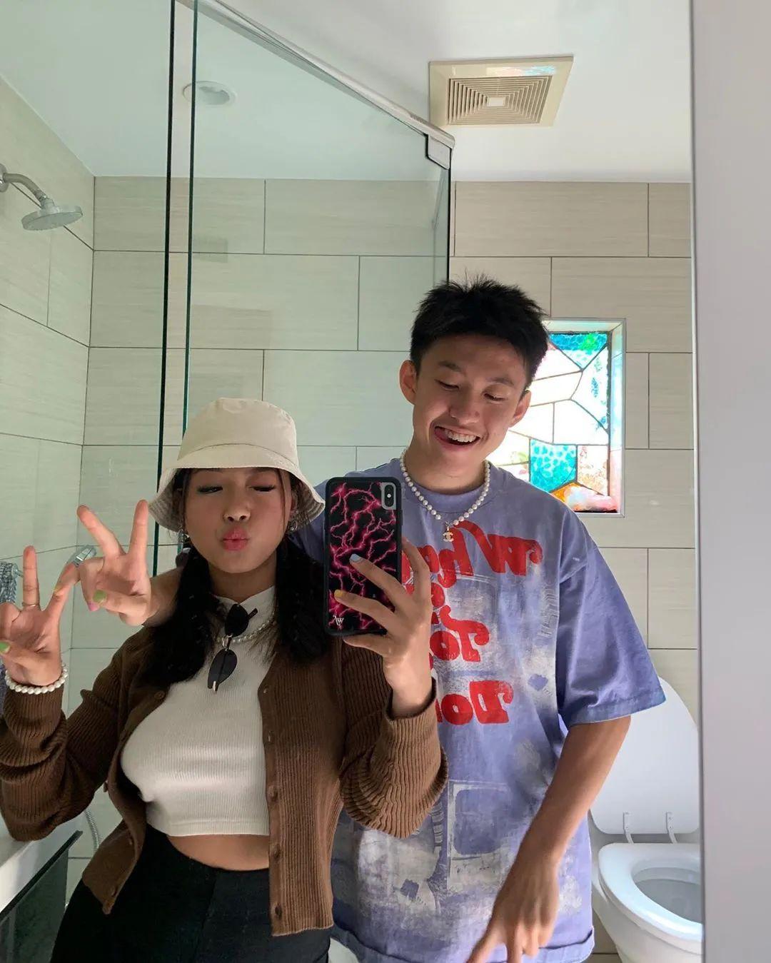 也有许多agb辣妹,比如网恋教父rich brian的正牌女友tey