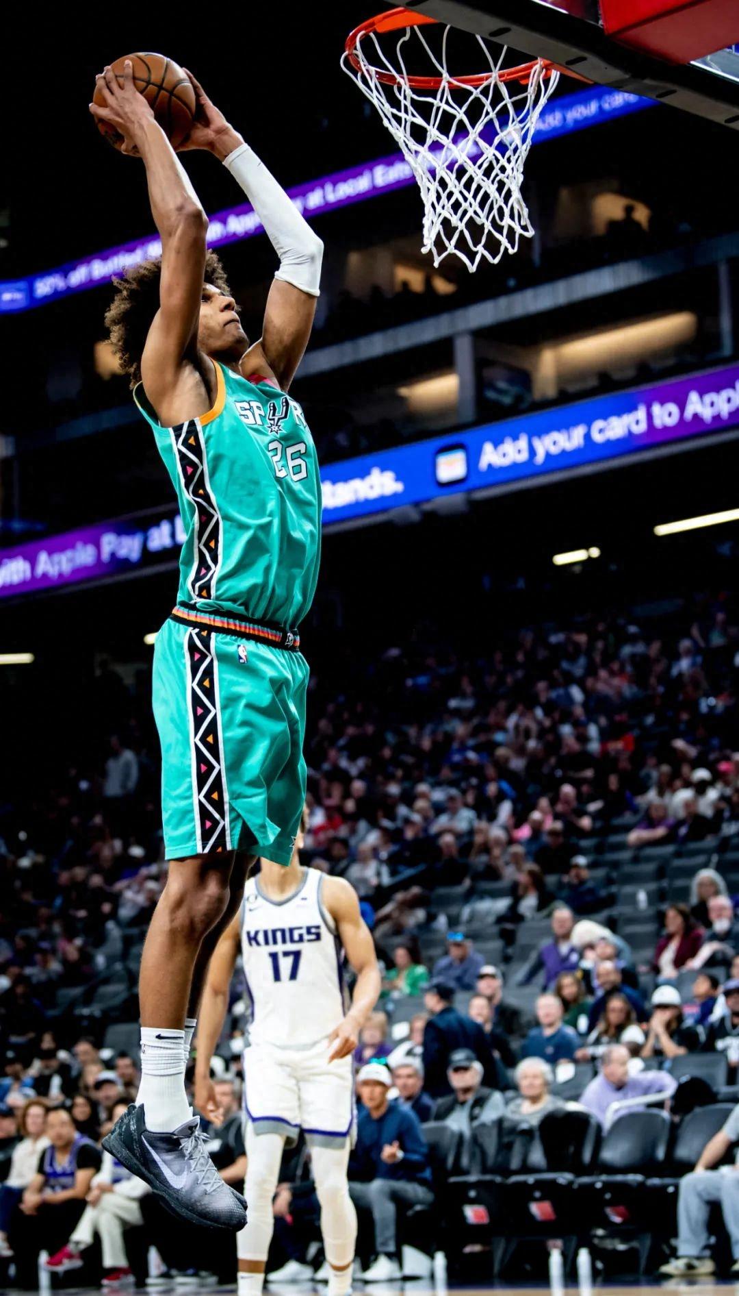 13,格雷厄姆:格雷厄姆也大概一样,他在黄蜂队的第二个赛季就已经有了