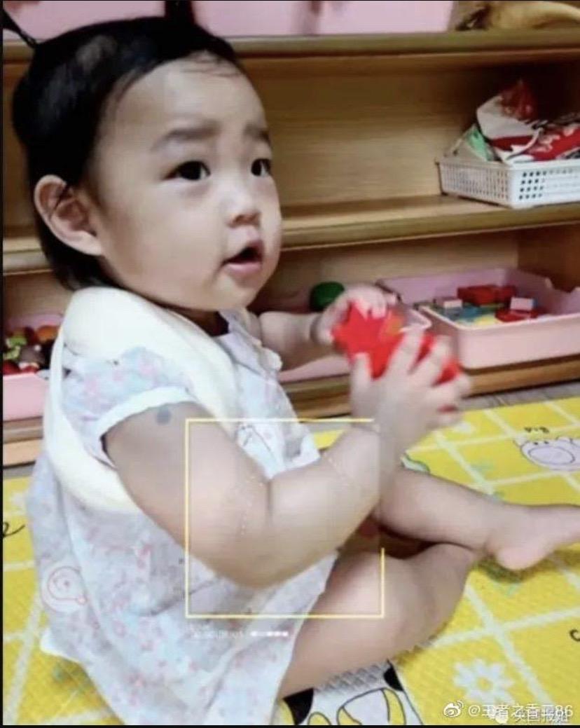 作为一岁宝宝的母亲,看了韩国一岁半宝宝郑仁被虐待的新闻后,心疼心痛