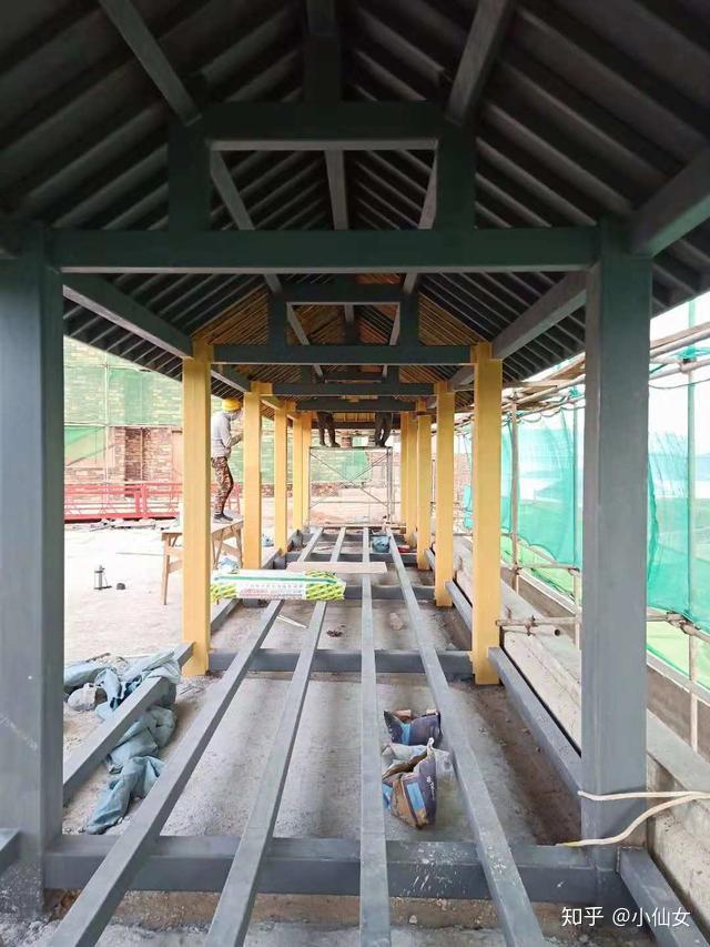 云南大理州海东镇下和村——钢构建筑仿木纹漆施工案例!