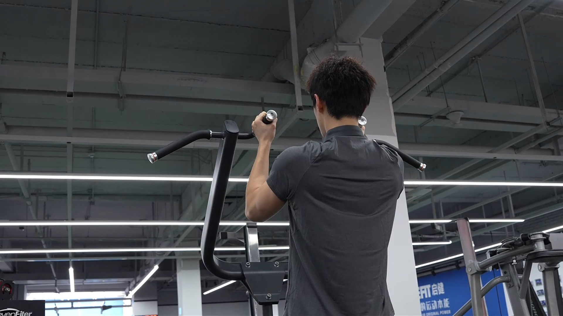 助力式单双杠训练器：让引体向上训练更科学高效 - 知乎