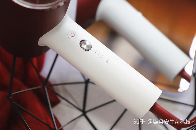 249元的soocas素士速干负离子电吹风如何做到好看好用