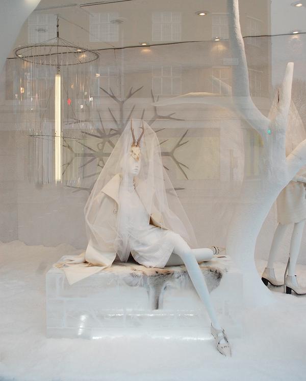 现在橱窗都这样设计了,换个思路来玩··· - 知乎