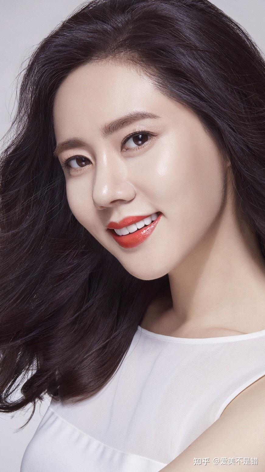 何晋龙解读:秋瓷炫的颜值分析