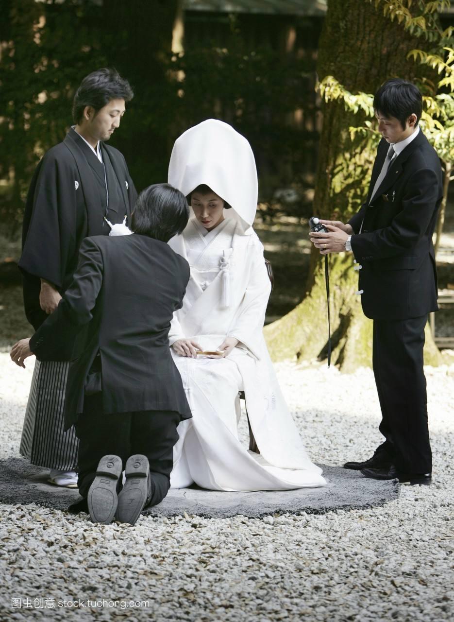 日本的神社婚礼被误认为葬礼