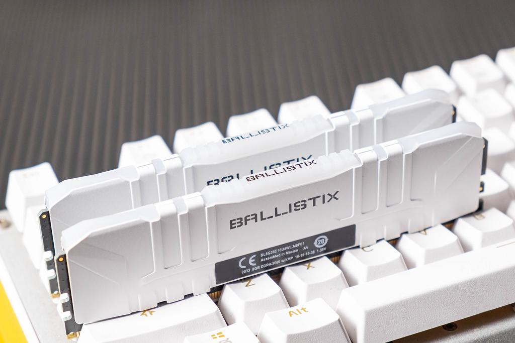 超频如喝水自定义光效英睿达铂胜8g3600上机测试