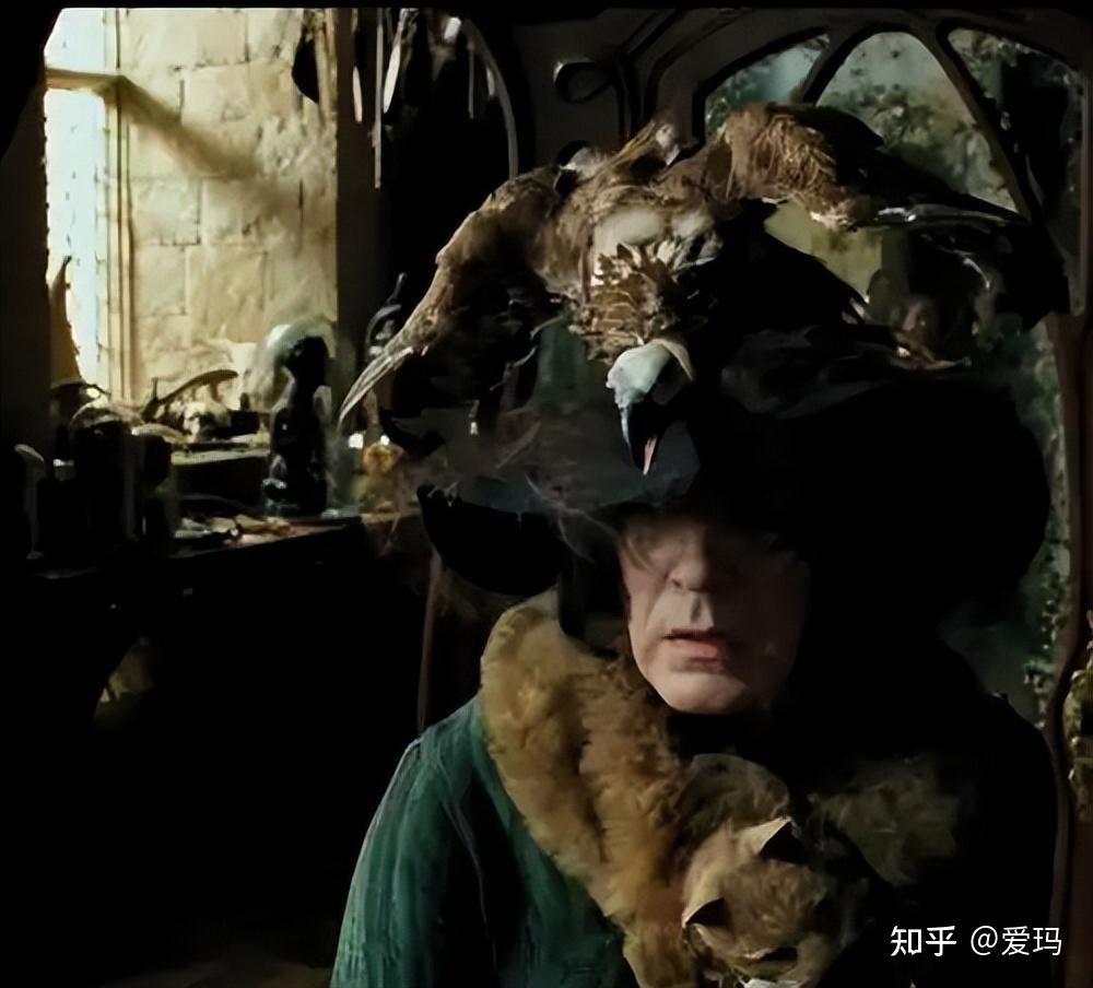 《哈利波特与阿兹卡班的囚徒》:卢平给大家上第一课博格特时,看到斯内普匆匆离去的背影,才真正了解他的博格特是什么 - 知乎