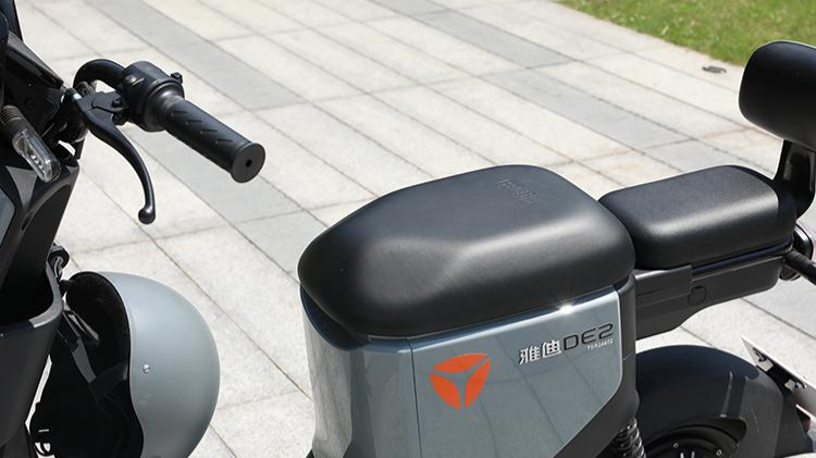 无惧路途遥远雅迪de2电动车带你出行