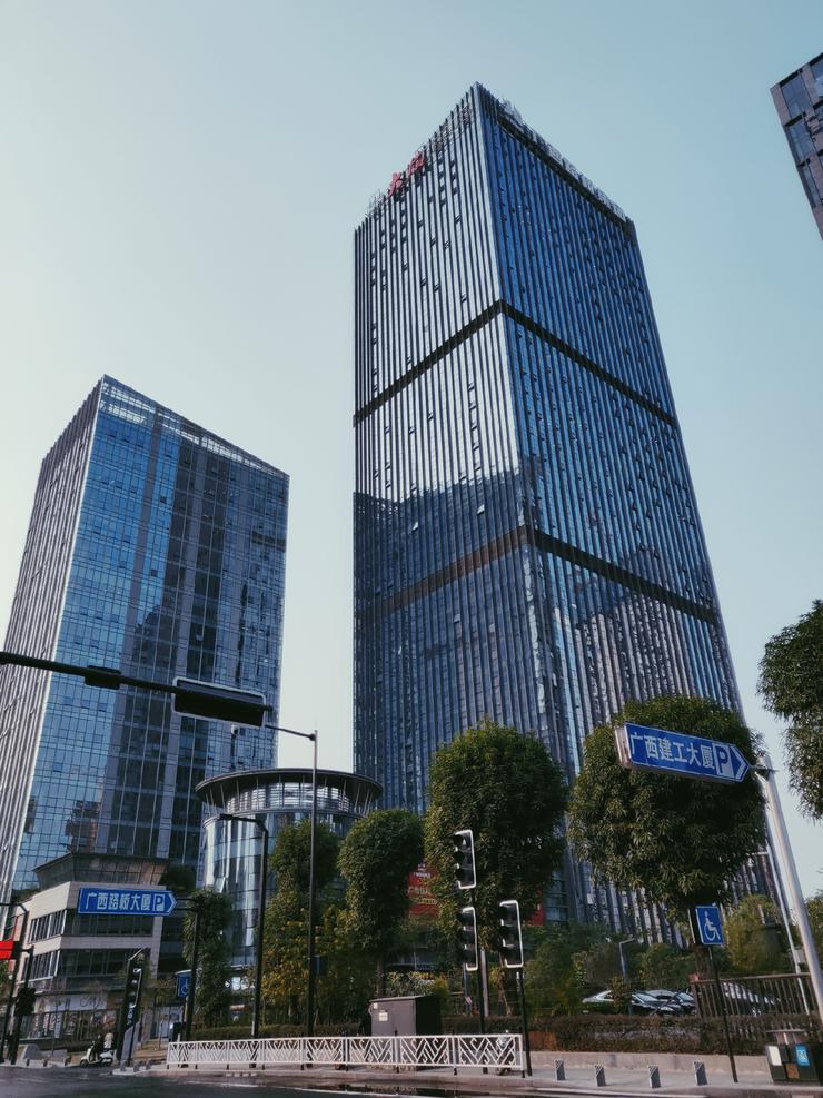 广西路桥集团10年转型升级之道修一条路架一座桥搞一套信息化