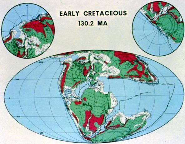 还是在白垩纪的晚期,欧亚板块和北美版块开始分离,北大西洋开始形成.