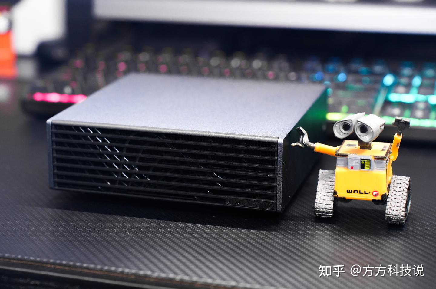解锁本地AI新极限!Mini机身下的超算实力——技嘉AI TOP ATOM上手实测