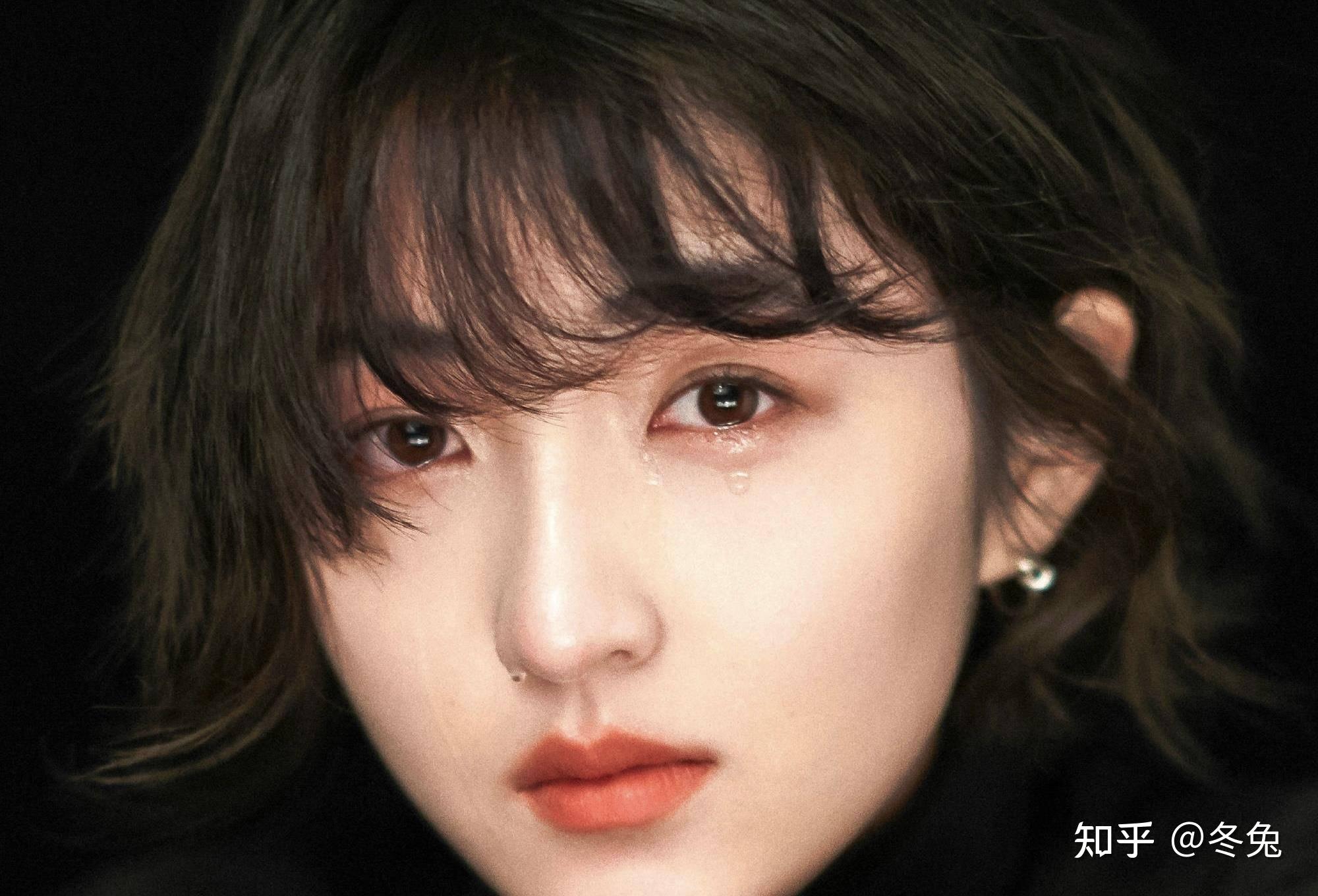 鼻子是全脸之光,而张子枫的鼻子条件也是非常优越的,从正面看她的山根