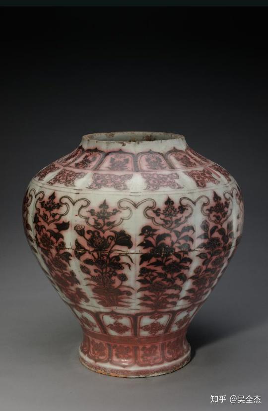 中国古美術 明洪武 青花釉裏紅麒麟紋梅瓶 青花磁 壺 唐物 時代物 古陶磁 古玩 元代釉裡紅。 我們收藏的心得是，這個紅有點醜、有點黑、有點髒，代表