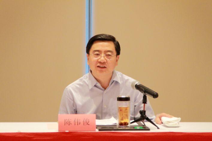 省政府副省长陈伟俊出席会议并讲话.