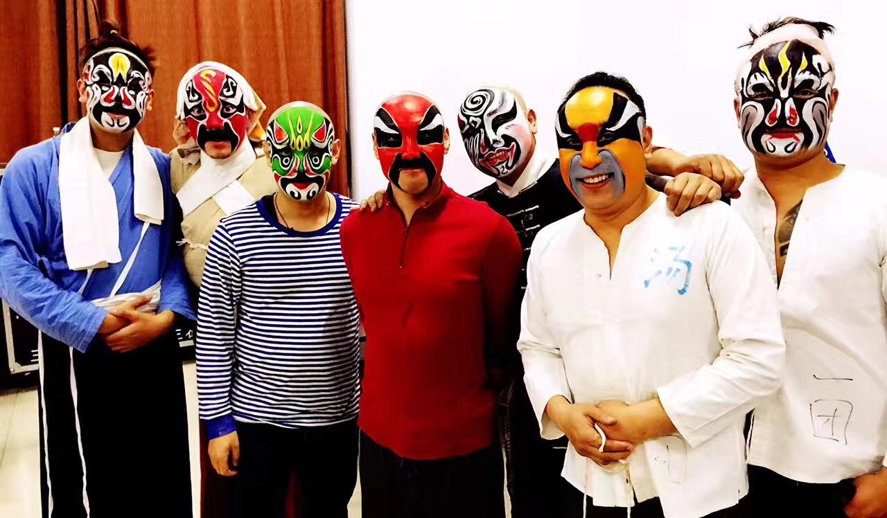 为什么感觉上京剧花脸演员喜欢留光头