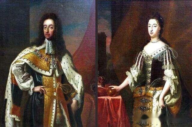 英王查理二世在海上进攻,法王路易十四则派遣12万大军压境而来,原本