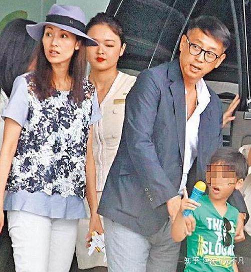 许晋亨的璀璨情史,30岁纠缠数位女星错失婚姻,22年风流终于收心