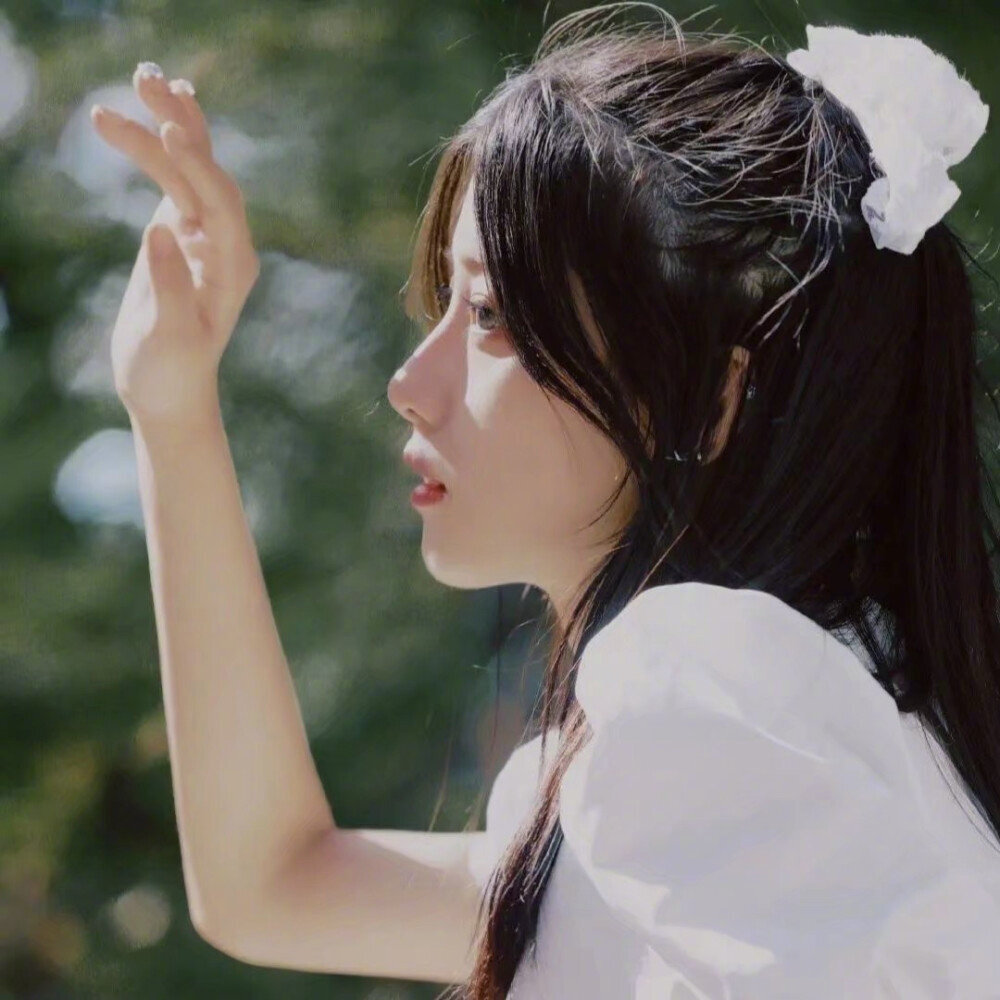 有哪些看上去干净温柔的女生头像?