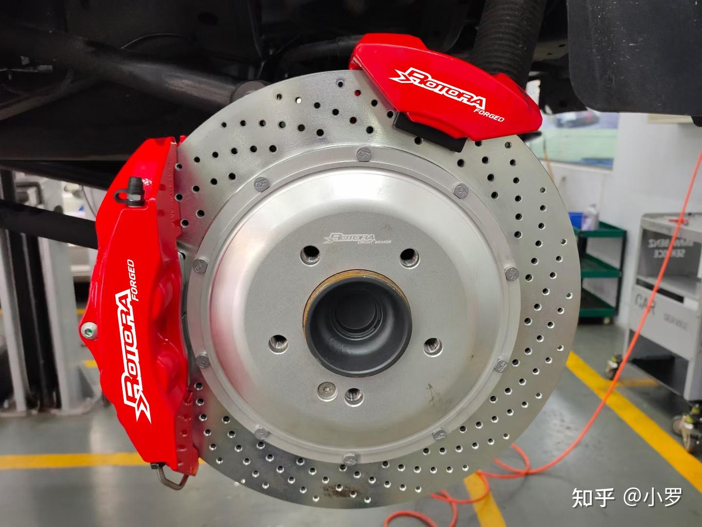奔驰g500w463改装rotora前6后4双卡钳刹车