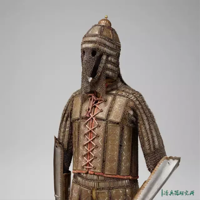 (turban helmet),据说起源于前伊斯兰教时期的波斯萨珊王朝(sasanian