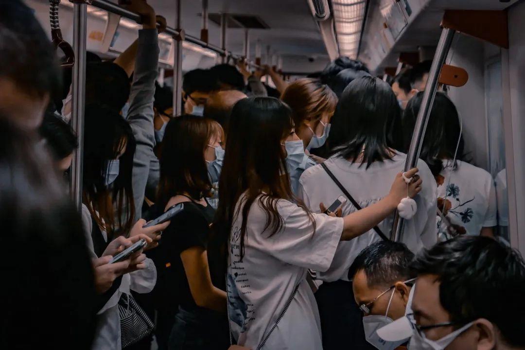 6000万人的地下偷拍照刷屏看哭上亿网友人间不是不值得