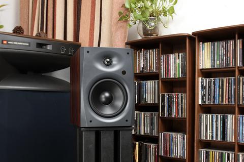 广东第一恶霸: 近日拿到了惠威d1090音箱,让我一下回忆起以前在媒体