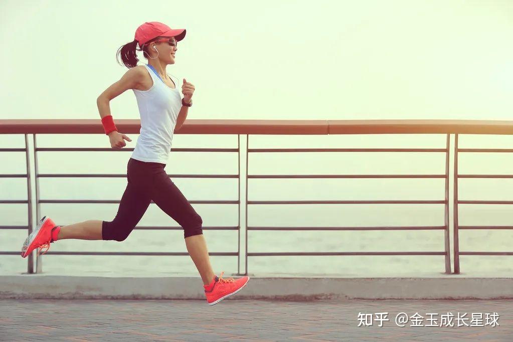 我一般会把晨练放在第一个项目,因为起床后冥想很容易让人再次想睡.