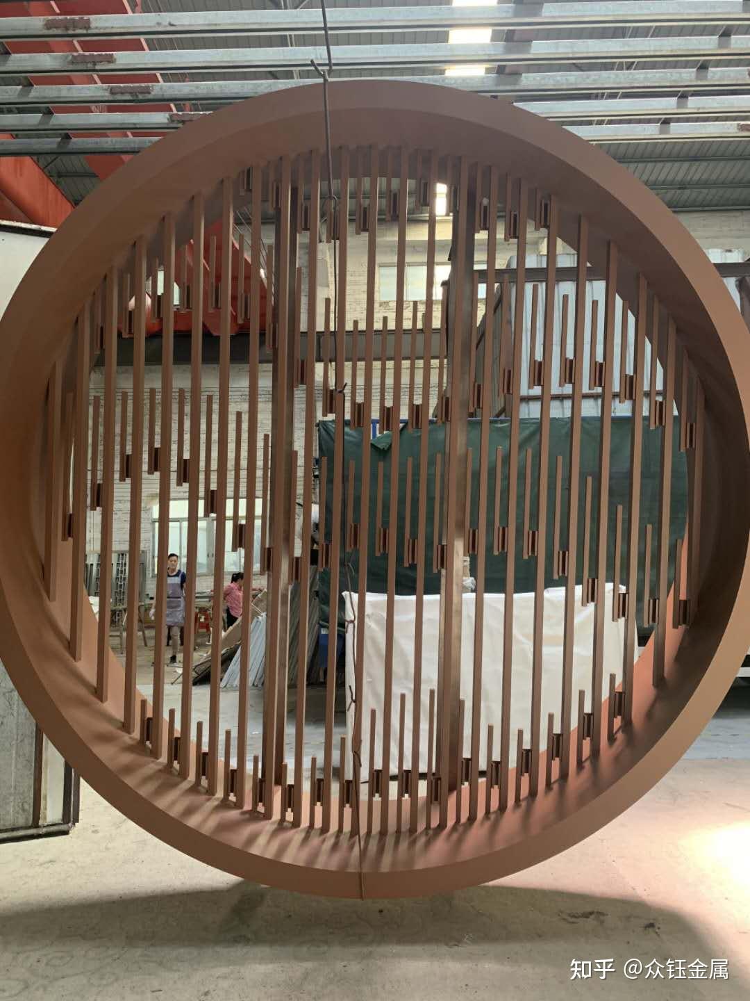 大型不锈钢氟碳漆咖啡色屏风201不锈钢异型烤漆隔断