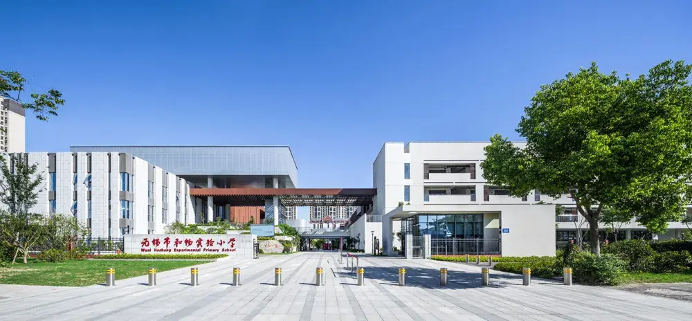 和畅实验小学融创校区地址:天鹅湖花园b区118号万科校区地址:万科城市