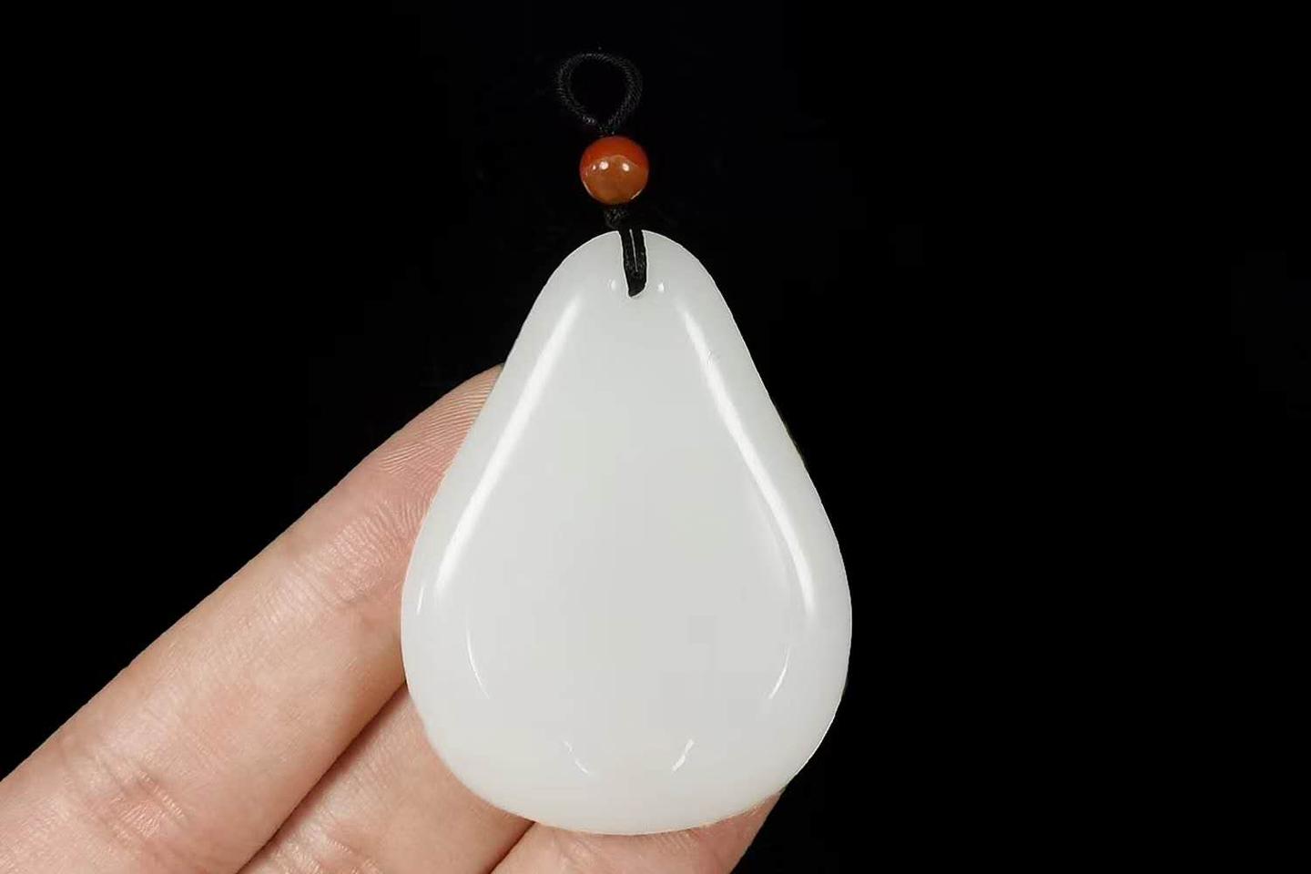 的官方帐号 白玉,可以说是和田玉中最受欢迎的一种,也是最古老的玉种