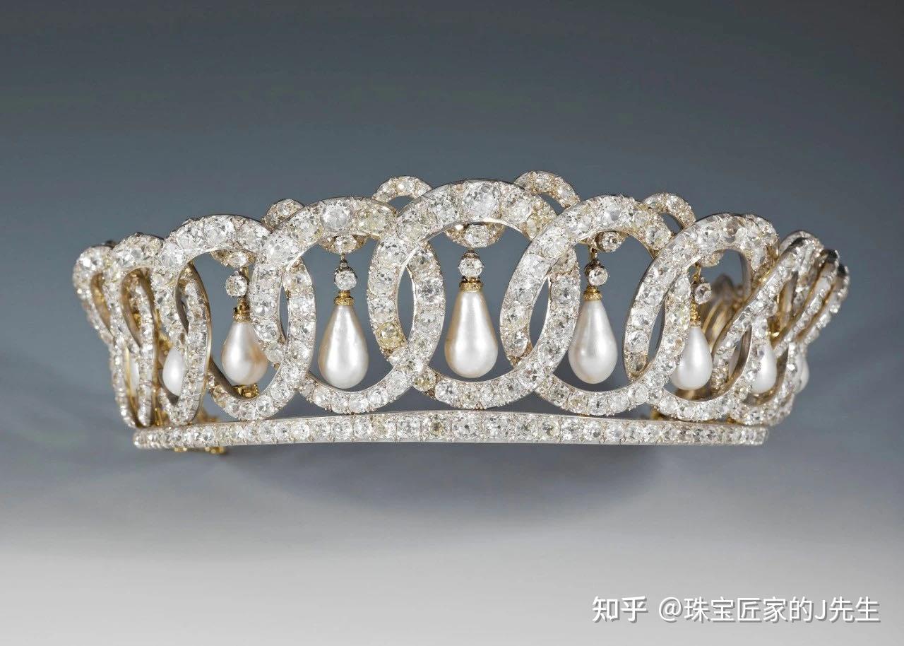 一冠三戴传承147年英国女王最爱的这顶冠冕竟是偷出来的