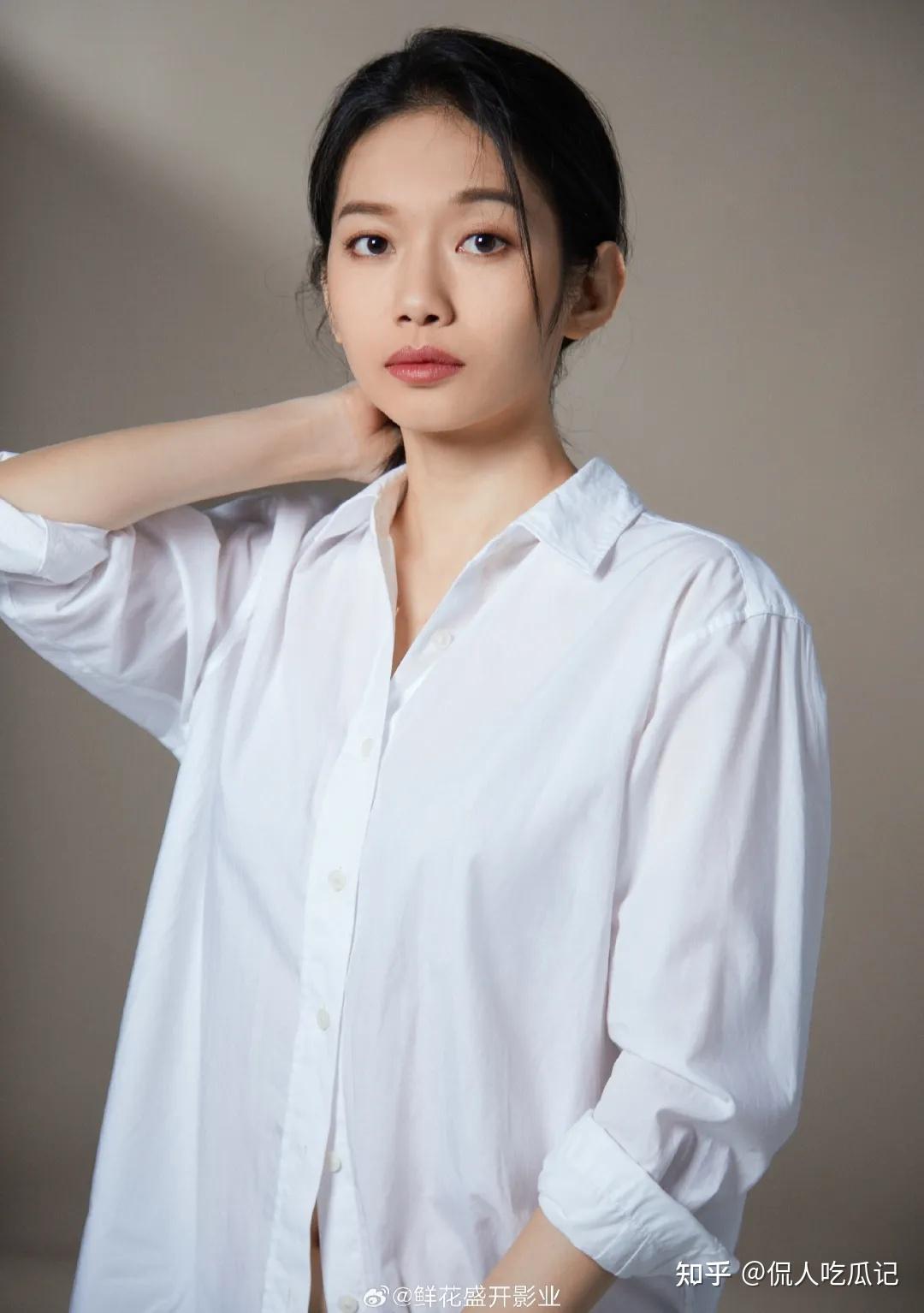 猎冰魏瑾理科高材生也是女团出道长相被嘲却被徐静蕾赏识