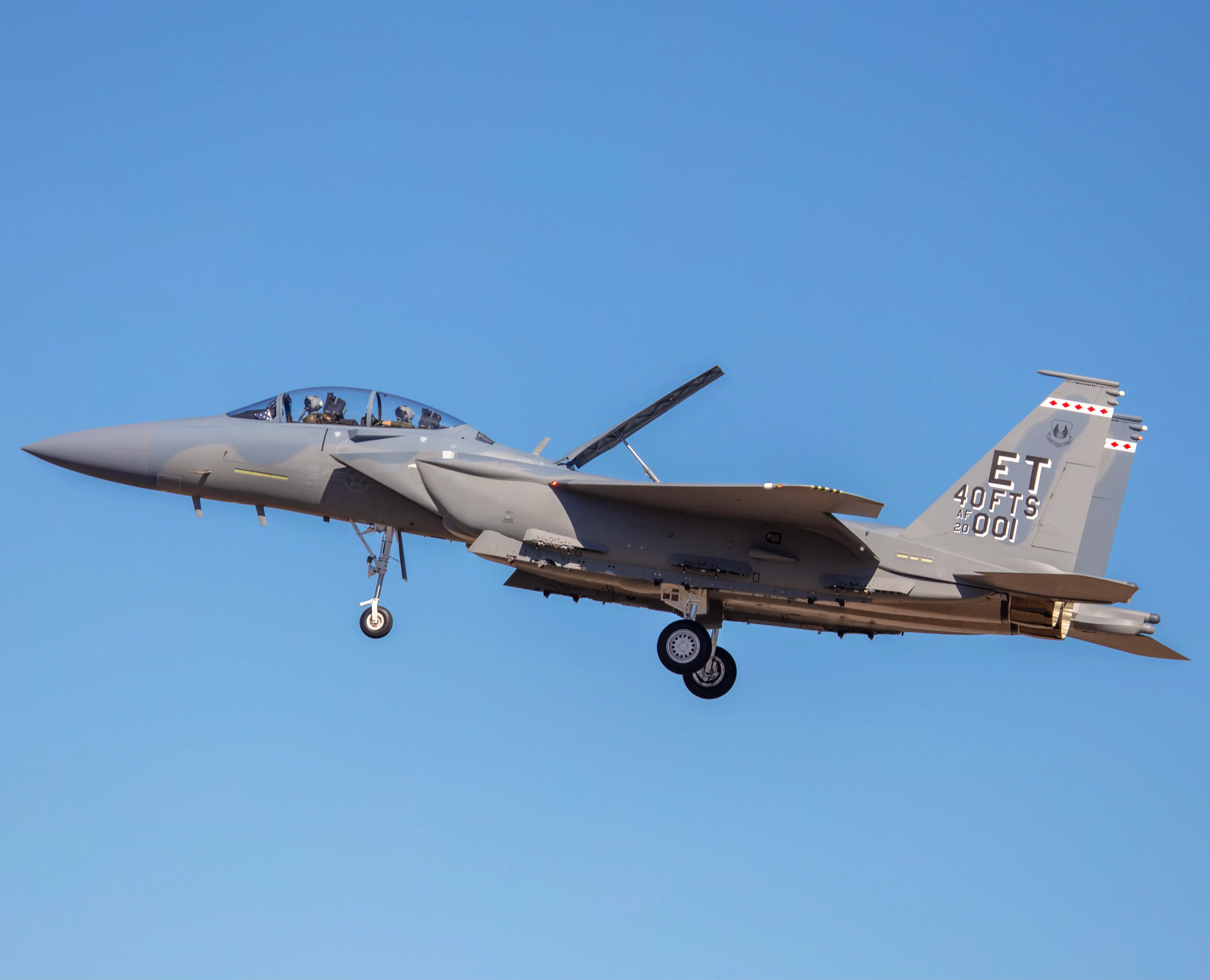 首架 f-15ex 已刷上帝国空军涂装.