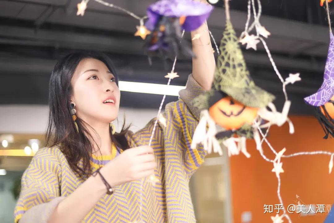 多数人的24岁,面临求职,爱情种种困扰;秋涵的24岁