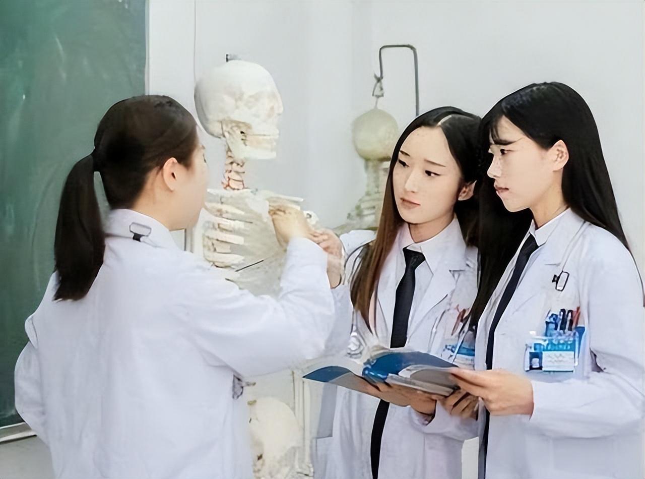 三无学生揭露背后的辛酸几十万的医学毕业生纷纷忙着转行