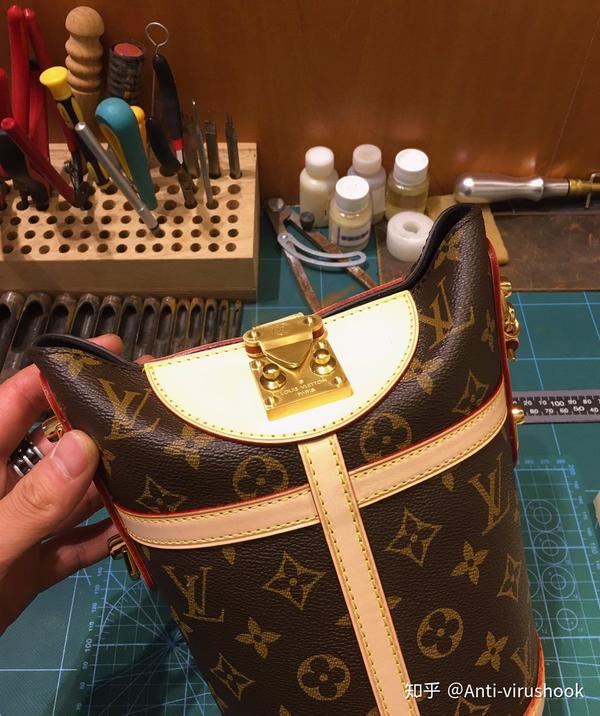 Shop Louis Vuitton MONOGRAM 2018 SS Duffle Bag (M43587) by