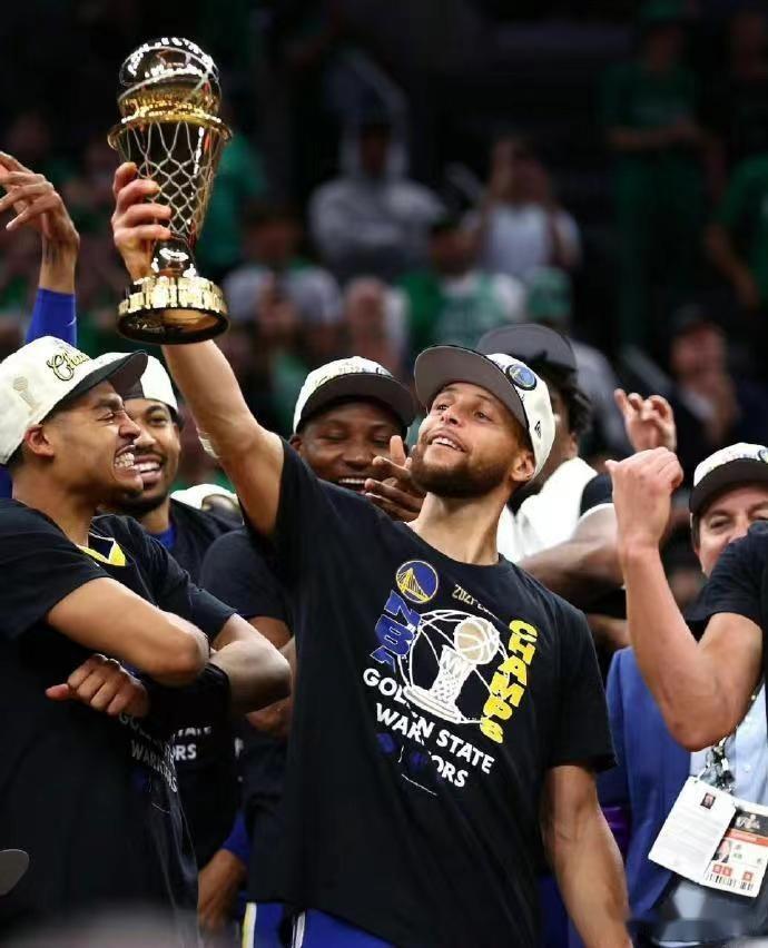 最后,祝贺金州勇士队夺冠,恭喜小学生库里获得mvp,恭喜勇士球迷如愿以