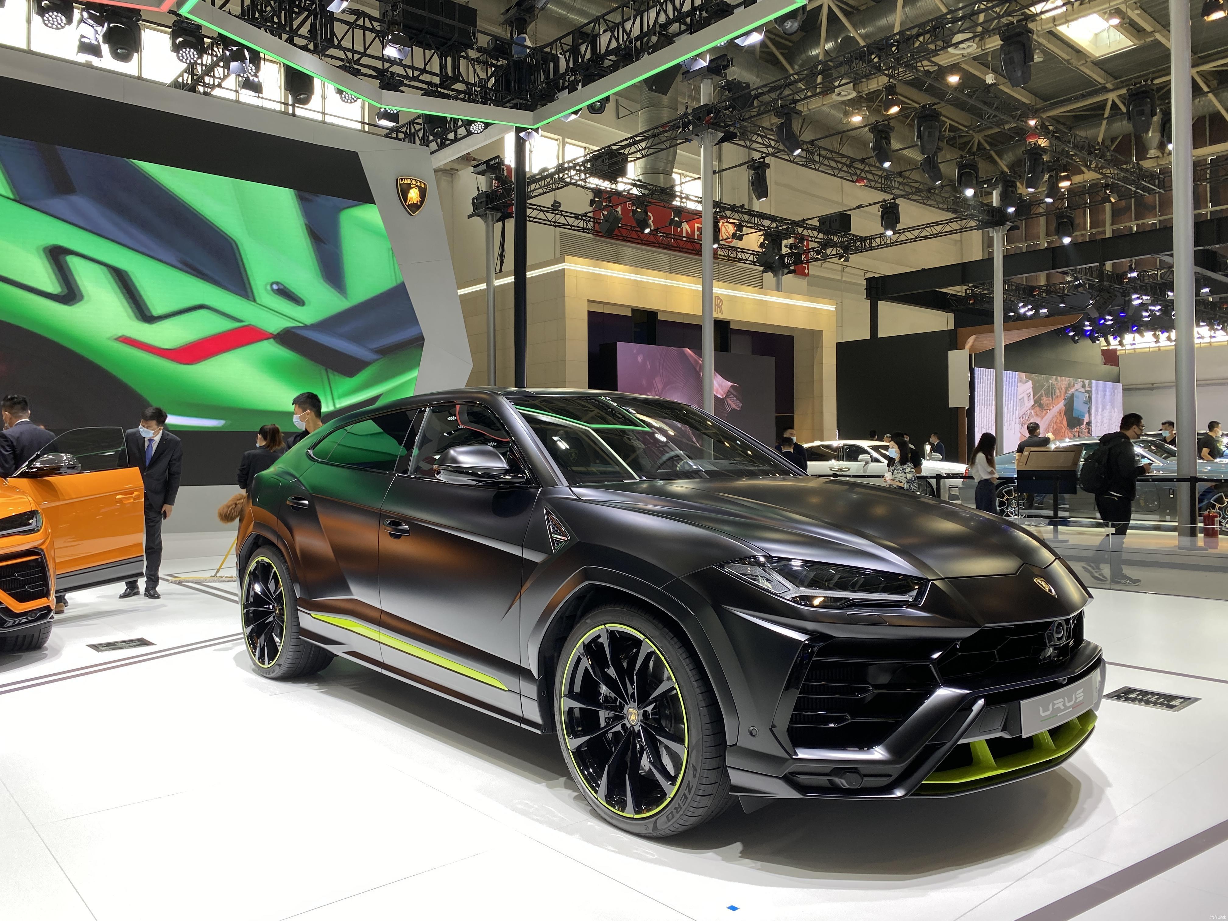 北京车展实拍兰博基尼家族urus占据c位霸气十足