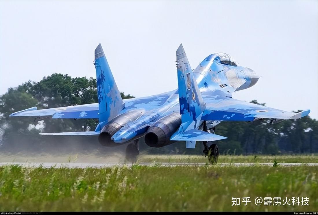 俄罗斯四代机辉煌苏27战机引领侧卫系列多次在空中硬刚敌机