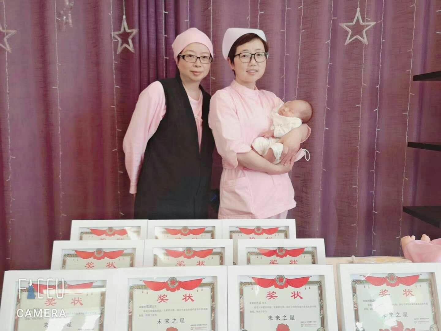 与育儿嫂进行面试和沟通