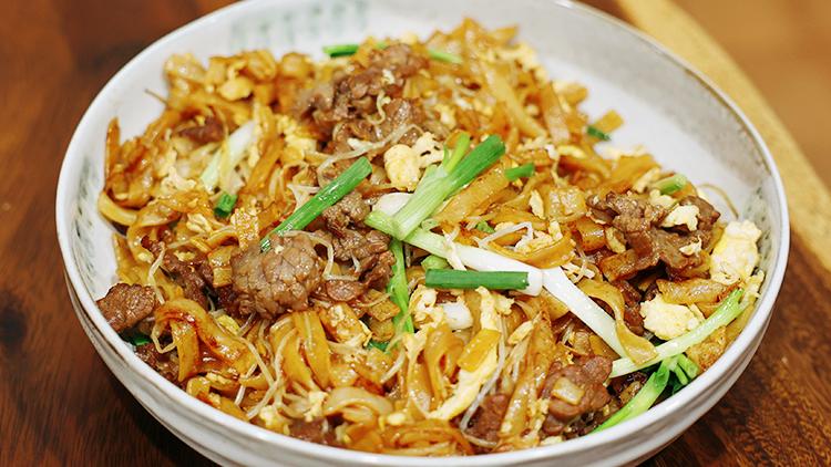 干炒牛河夜晚勾起味蕾的炒牛河填饱你满满的胃