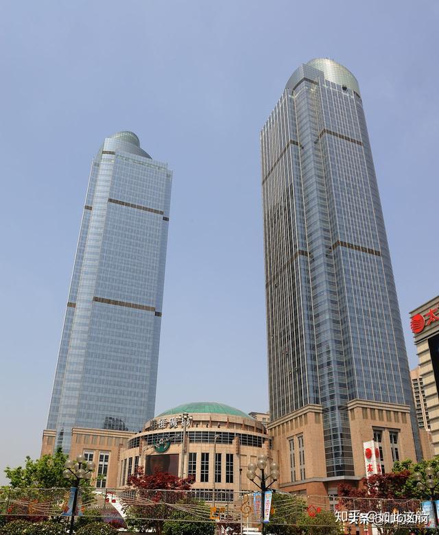 上海徐家汇双子塔图片