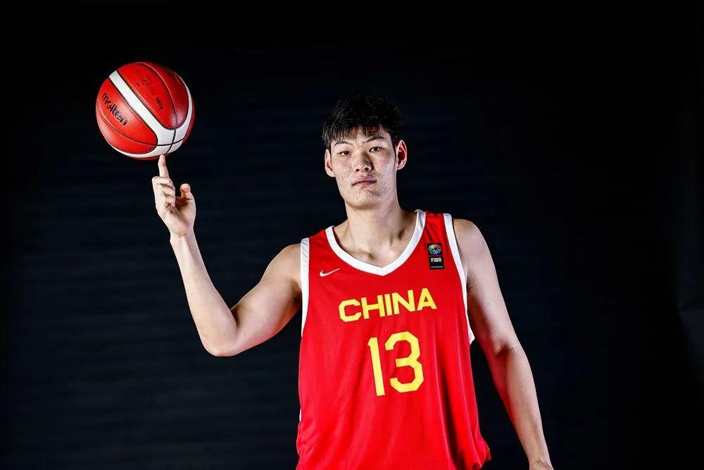福建浔兴刘李随中国队出战u16男篮亚锦赛