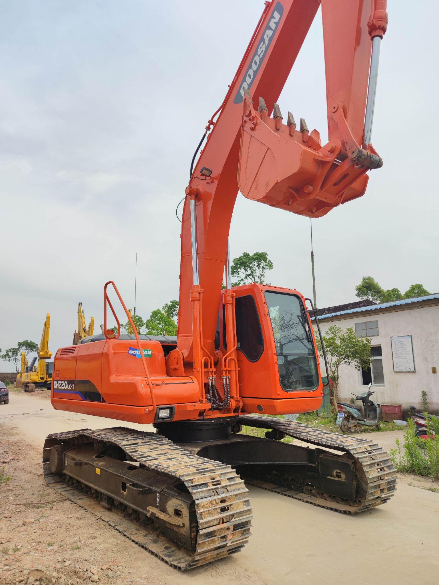 带大家看下二手挖掘机中的性价比之王斗山220准新机