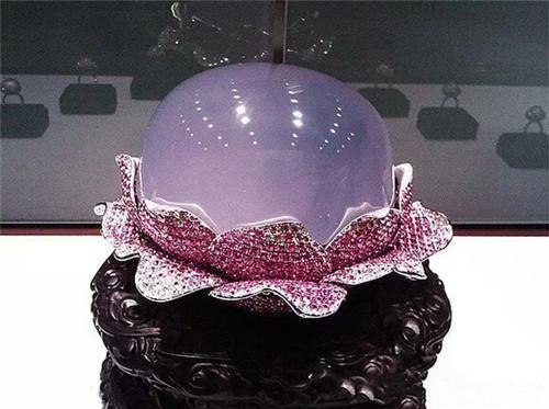 史上最大玻璃种紫罗兰翡翠昭仪之星