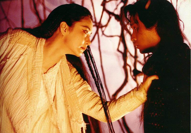 练霓裳爱上武当少侠卓一航的那一刻,注定了两个人的悲剧!